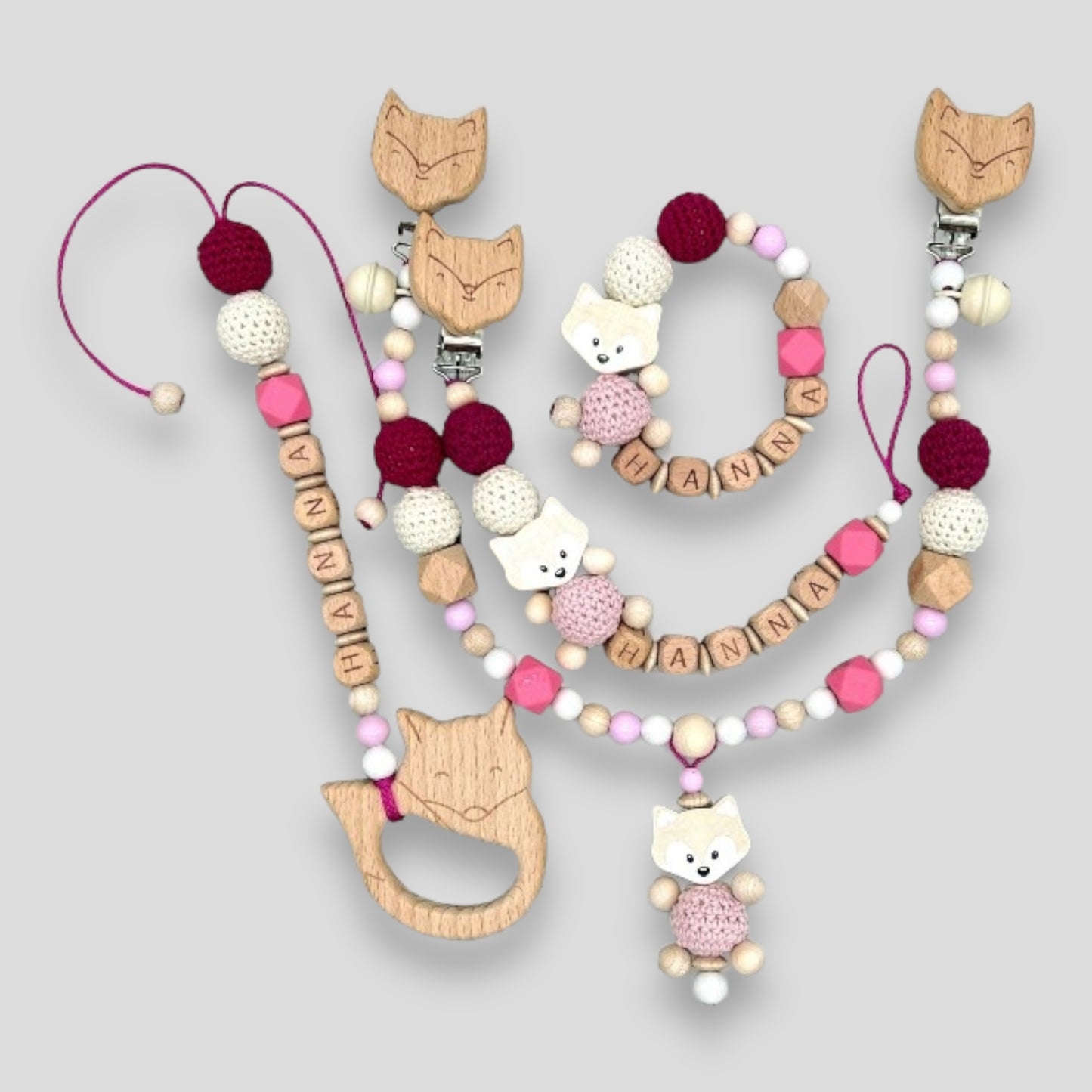 Set 4 teilig Schnullerkette Greifring Kinderwagenkette Babyschalenanhänger mit Namen