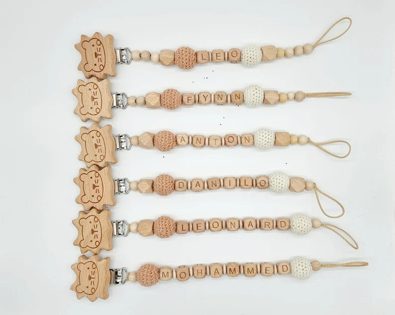 Schnullerkette mit Namen Löwe Rosa Natur Mädchen