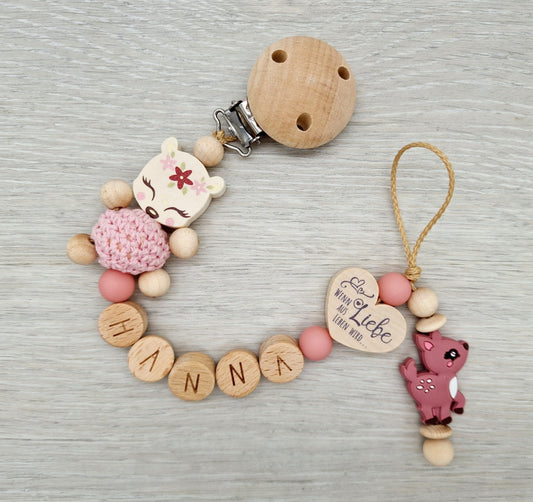 Schnullerkette mit Namen Reh Herz mit Spruch, Ein bisschen Mama, ein bisschen Papa und ganz viel Wunder, Geschenk zur Geburt Holz Blush